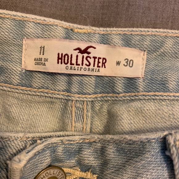 NWOT Hollister high waisted mom jeans - Picture 4 of 4